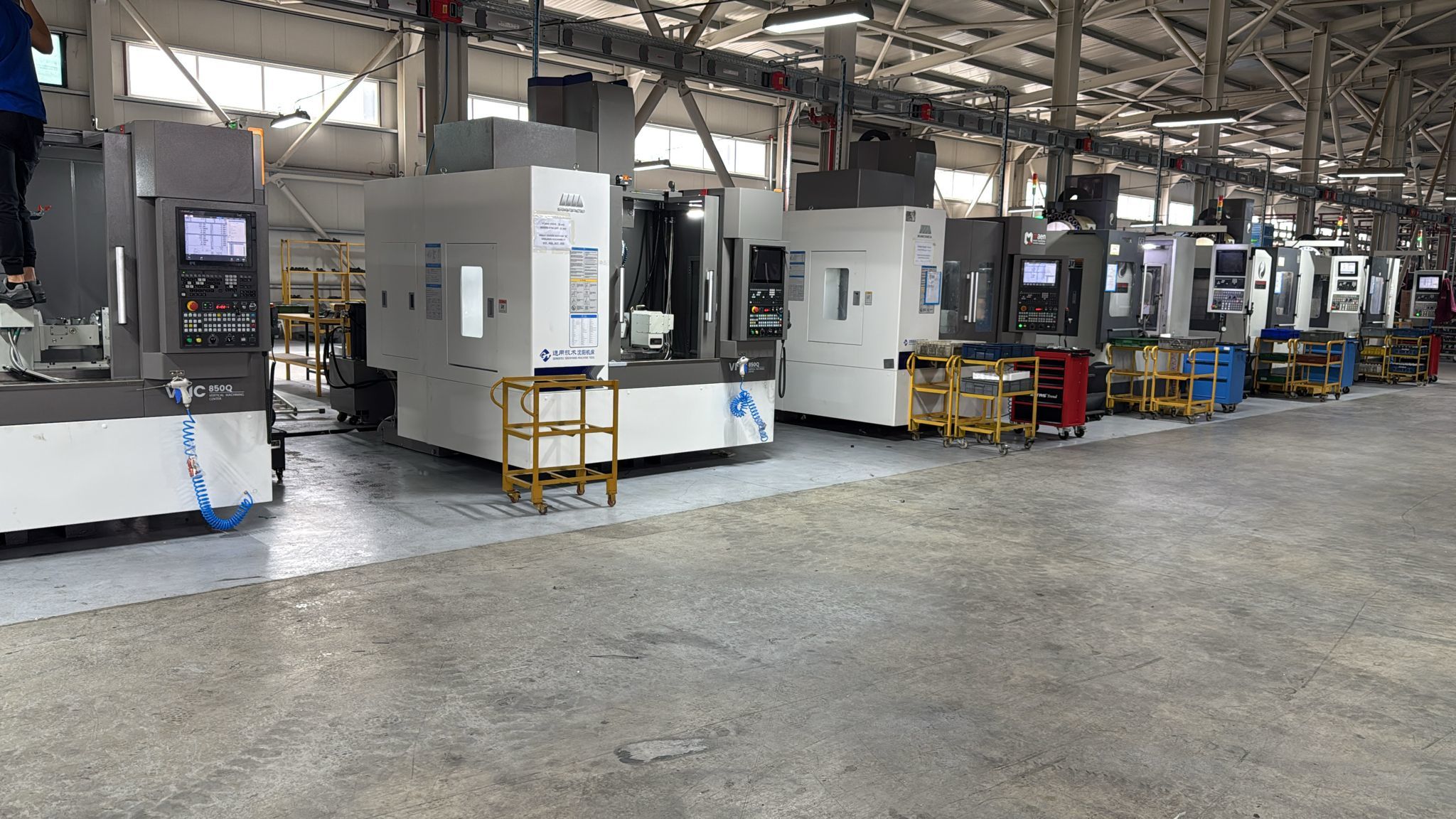 Aktueller Firmenfall über Wie hat ein türkischer Hersteller die CNC-Produktionseffizienz mit SMTCL VMC850Q und DTC500 um 40% gesteigert?