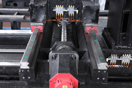 4 Achsen 3 Achsen Vertikalbearbeitungszentrum SV960L Tischgröße 1100*550mm Vertikalfräsenzentrum 5