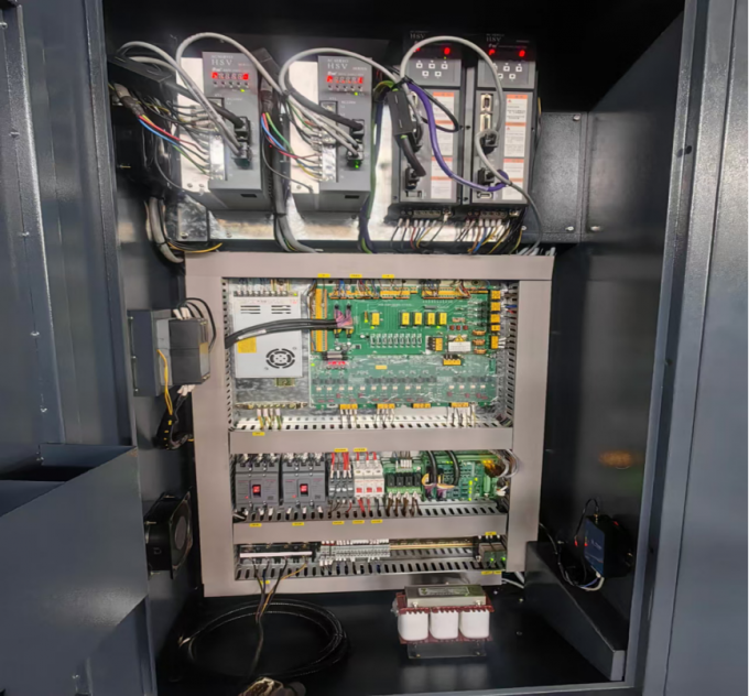 4 Achsen 3 Achsen Vertikalbearbeitungszentrum SV960L Tischgröße 1100*550mm Vertikalfräsenzentrum 6