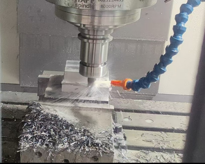 4 Achsen 3 Achsen Vertikalbearbeitungszentrum SV960L Tischgröße 1100*550mm Vertikalfräsenzentrum 11