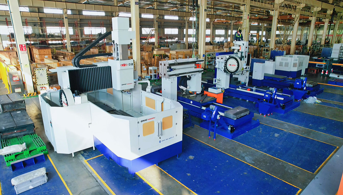 GMC Bewegungsbalken-Gantry-Bearbeitungszentrum Mechanische Schiffindustrie 4-Achsen-CNC-Fräsmaschine