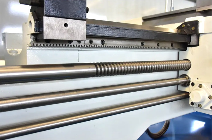 Schwerlast-Gap-Bett Drehmaschine CA6180 Loch-Tropf-Spindel 105mm Manuelle Drehmaschine