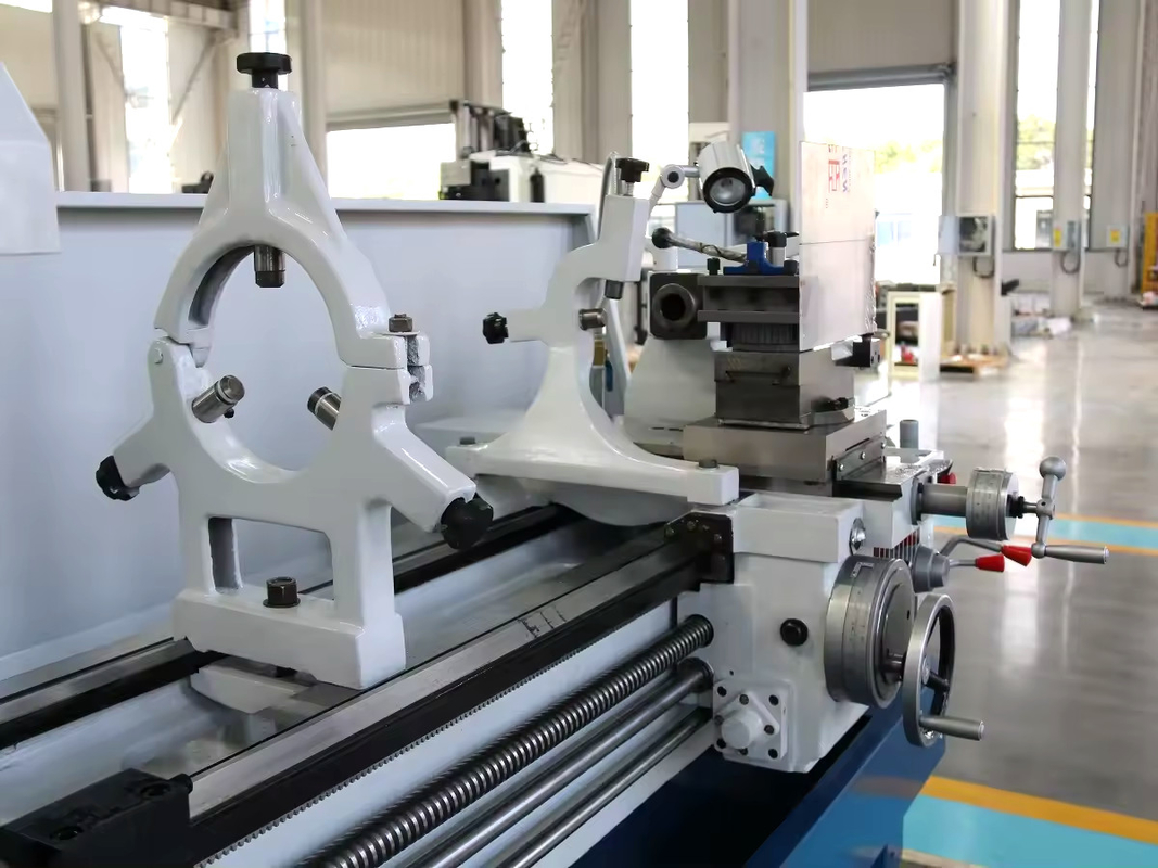 Schwerlast-Gap-Bett Drehmaschine CA6180 Loch-Tropf-Spindel 105mm Manuelle Drehmaschine
