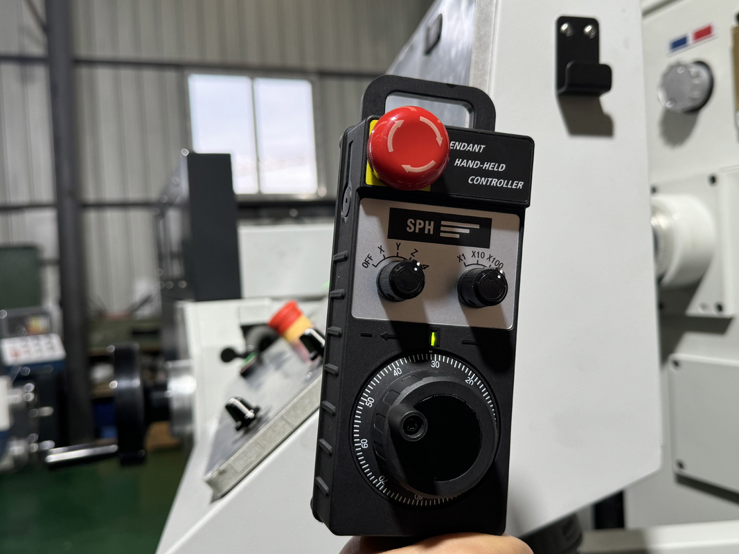 4 Achsen vertikale CNC-Fräsmaschine XKH8140A für die Verarbeitung kleiner Formen CNC-Handwerkzeuguniverselle Fräsmaschine