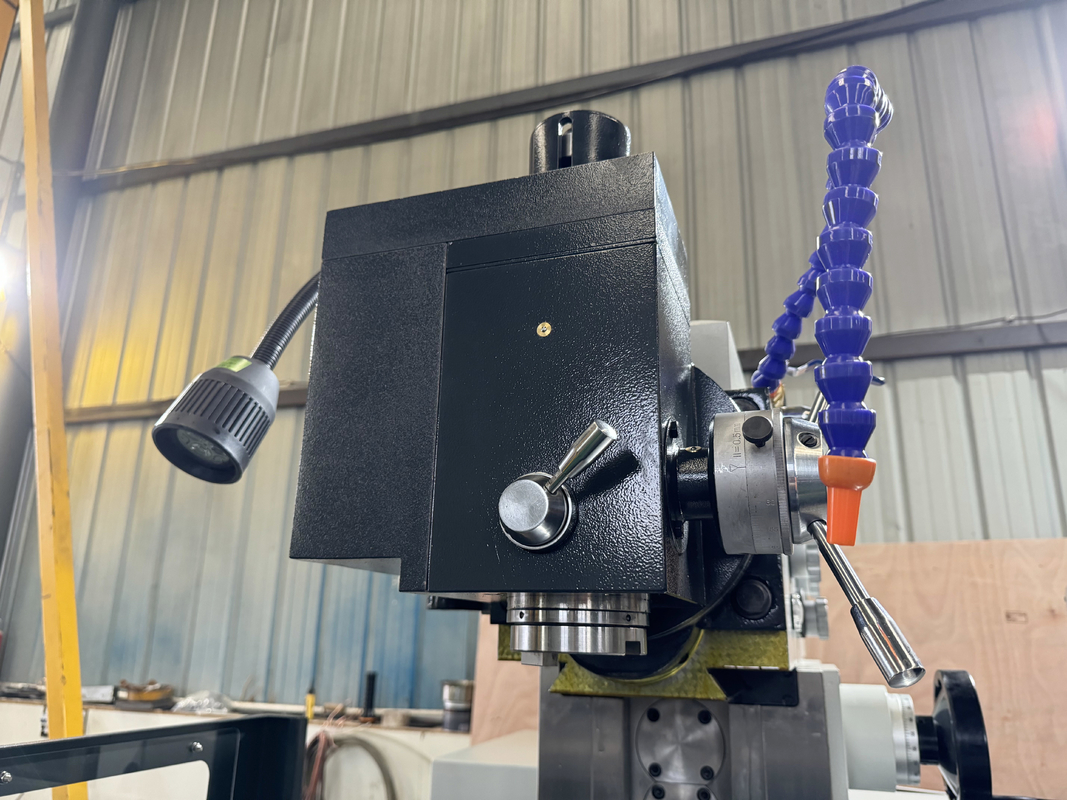 4 Achsen vertikale CNC-Fräsmaschine XKH8140A für die Verarbeitung kleiner Formen CNC-Handwerkzeuguniverselle Fräsmaschine