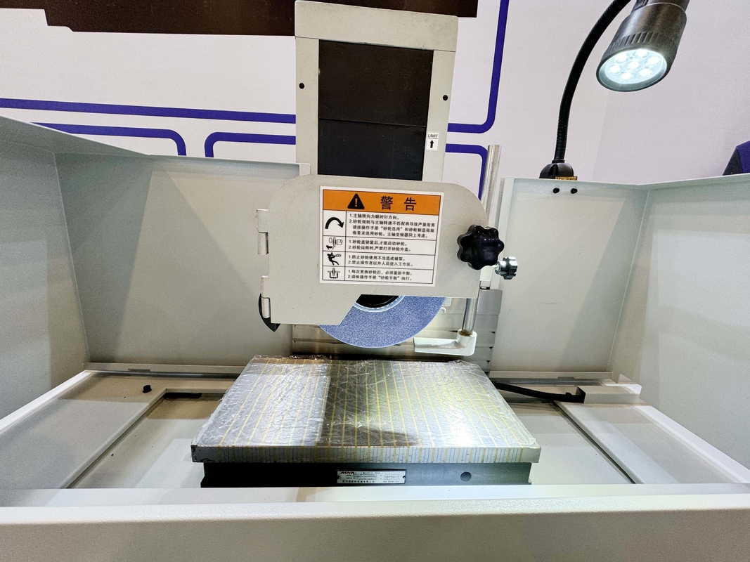 Hochpräzise Oberflächenschleifmaschine HDM-10040 Programmsteuerung Sattel bewegliche Oberflächenschleifmaschine
