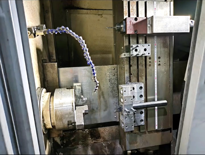 Gangwerkzeug Schrägbett CNC Drehmaschine CHK46 Automatische Gang-Typ Drehmaschine mit Stange-Feeder