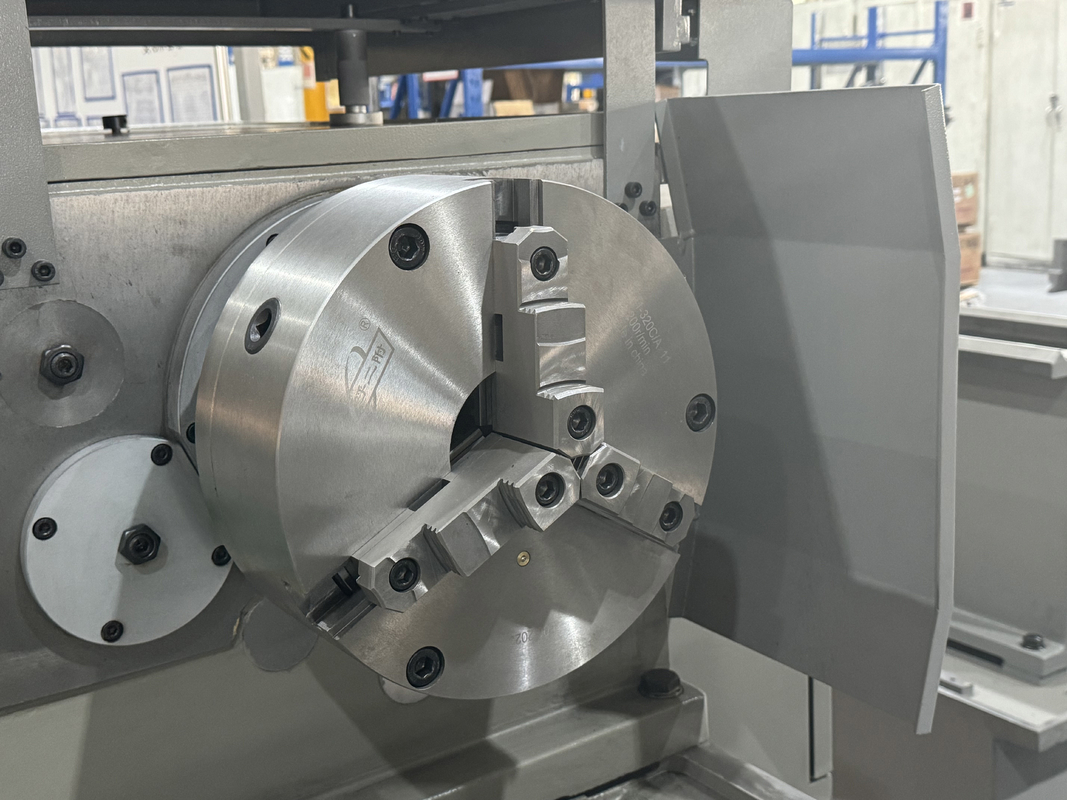 Universelle Drehmaschine CW6180B Hohe Steifigkeit 600 mm Bettbreite Schwerlastmotor Drehmaschine