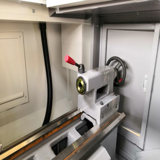CNC-Drehmaschine CAK63285 Flachbett CNC-Drehmaschine 4 Stationen Turm mit Servomotor