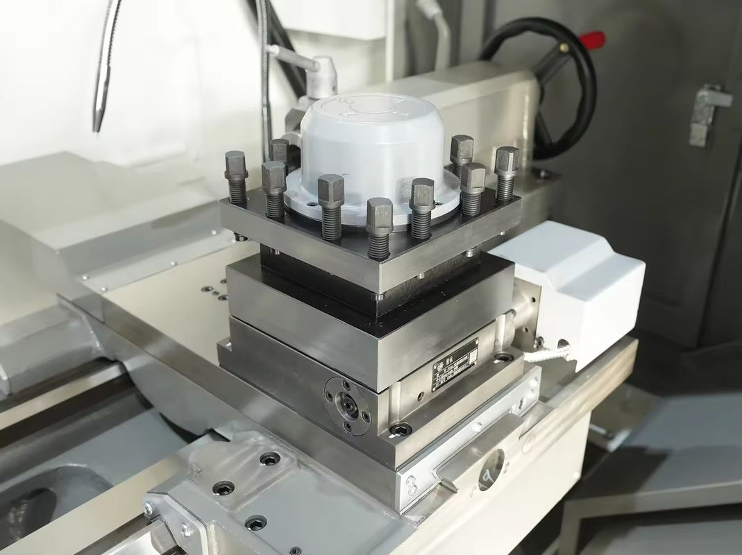 CNC-Drehmaschine CAK63285 Flachbett CNC-Drehmaschine 4 Stationen Turm mit Servomotor