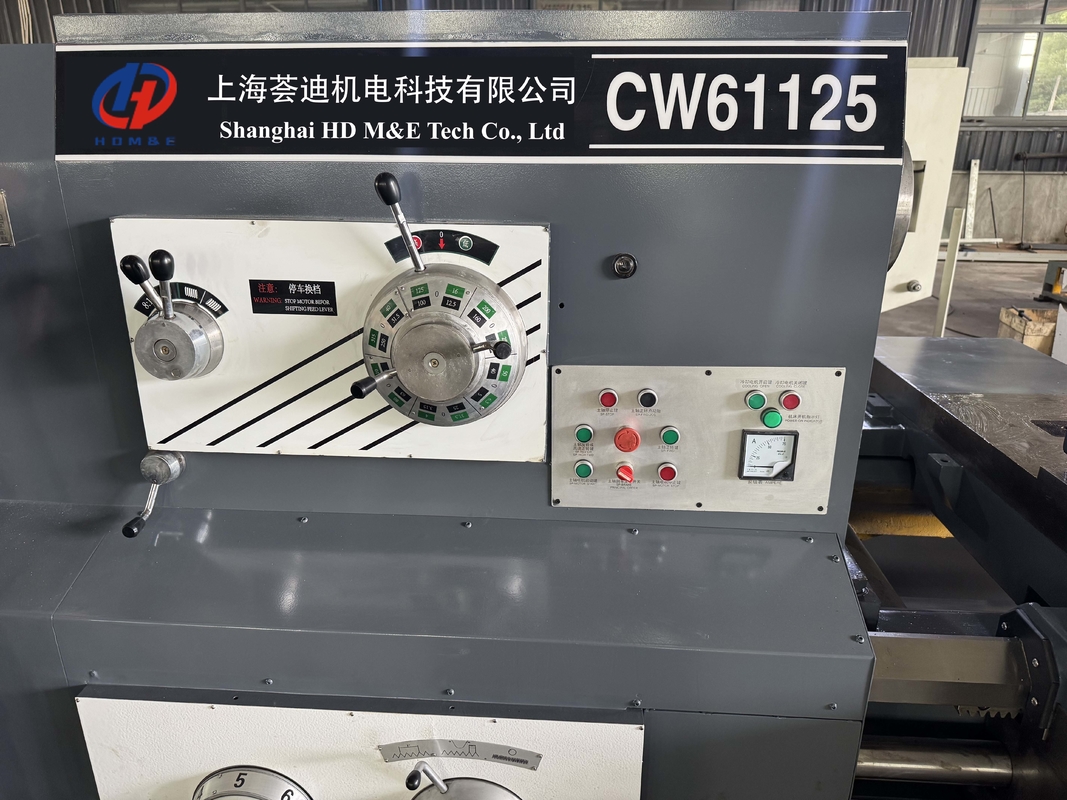 Leistungsstarke Schwerlast-Drehmaschine CW61125 mit großer Spindelbohrung 130 mm, gewöhnliche horizontale Leit- und Zugspindeldrehmaschine