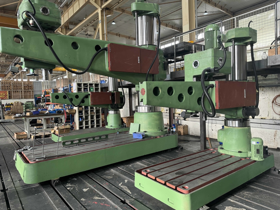 Schwere Radialbohrmaschine 100mm Max. Bohrung 360° Drehung Z30100 Radialarmbohrmaschine für die Metallbearbeitung