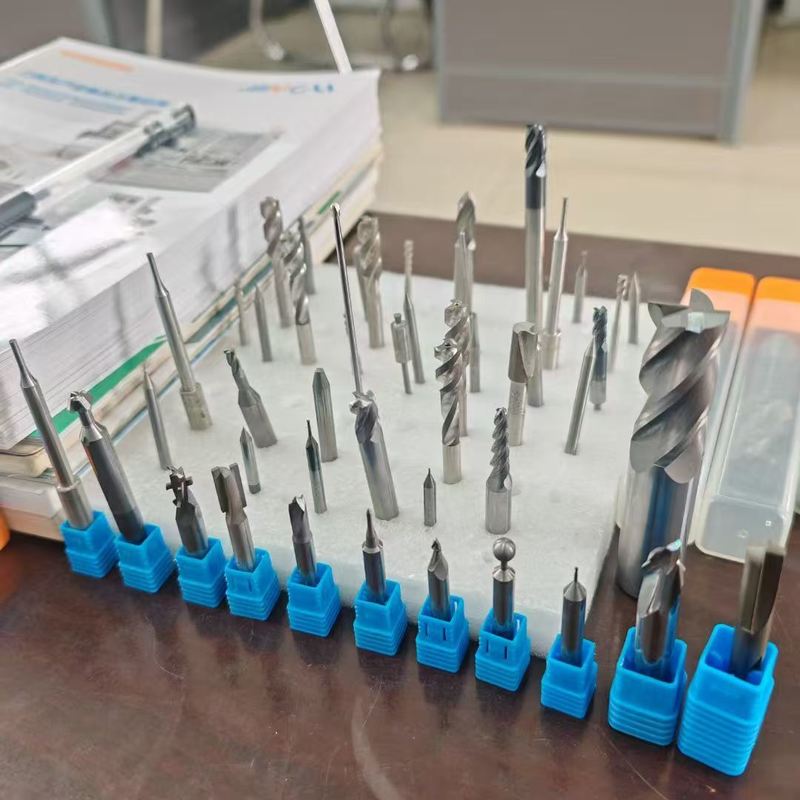 Hochpräzise CNC-Fünf-Achsen-Werkzeugschleifmaschine MG80 Fünf-Achsen-Werkzeugschleifmaschine