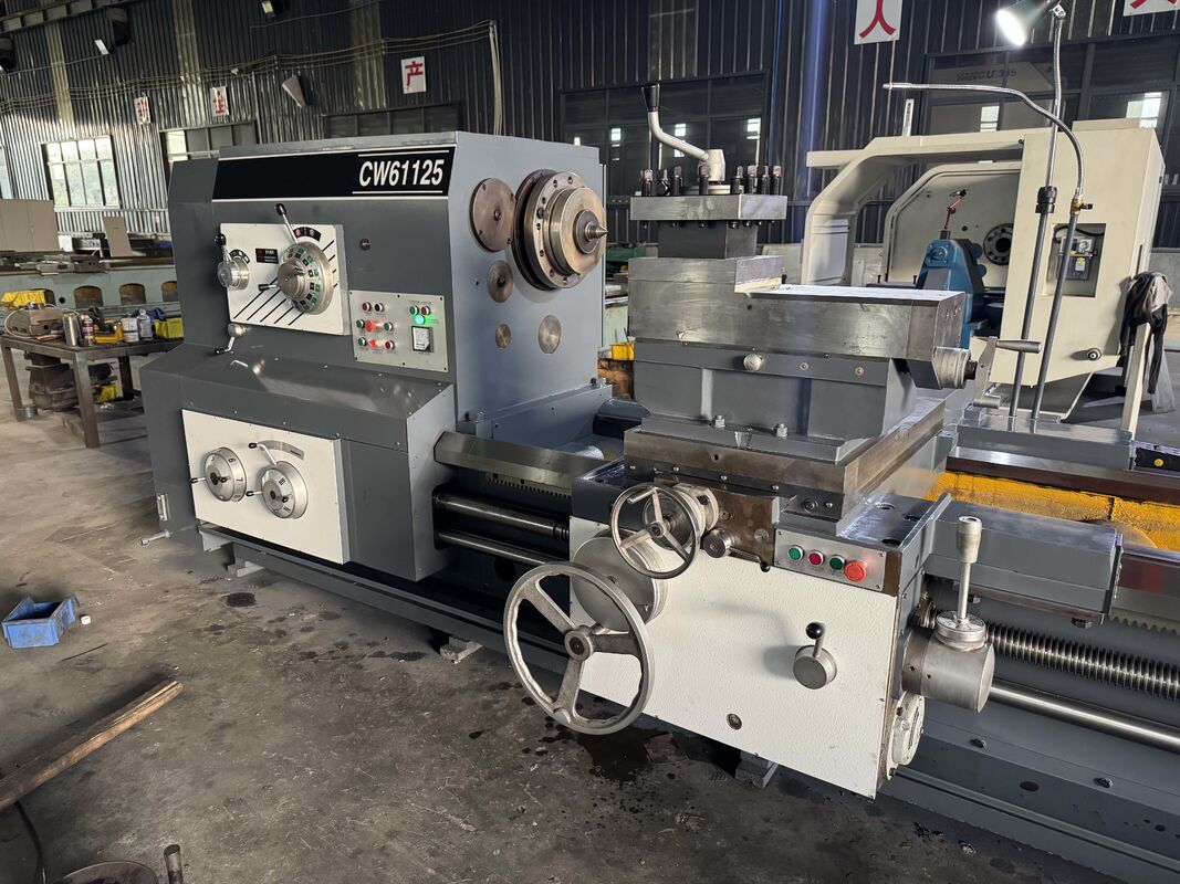 15m Schwerlastdrehmaschine CW61125 Große Spindelbohrung 130mm Leistungsstarke horizontale Drehmaschine