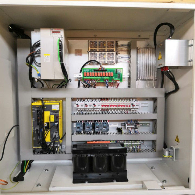 CNC-Drehmaschine CAK63285 Flachbett CNC-Drehmaschine 4 Stationen Turm mit Servomotor